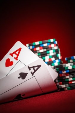 Each player's outcome is determined independently Hand results showing wins and losses for multiple players on sambototo